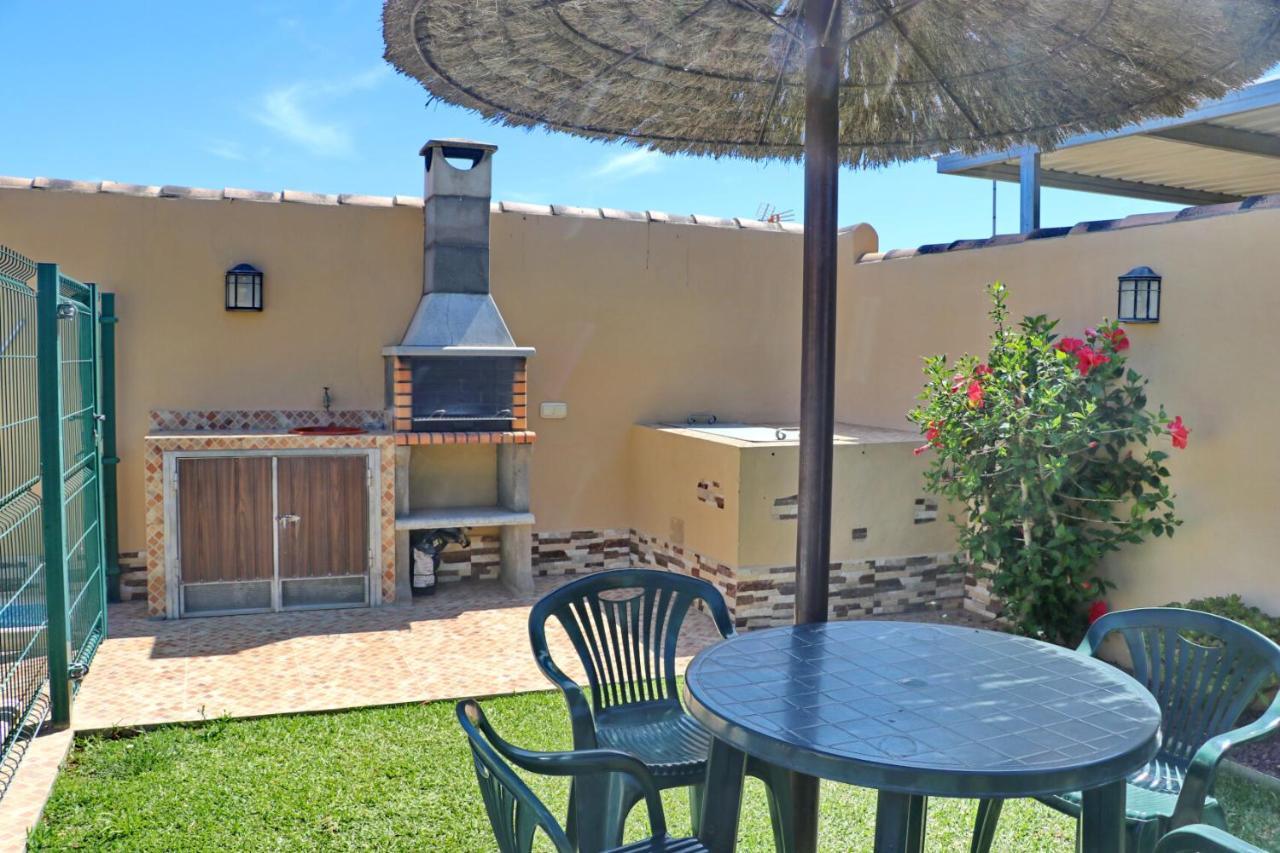 Bungalow Curro Pareja 97 Conil De La Frontera Exterior photo